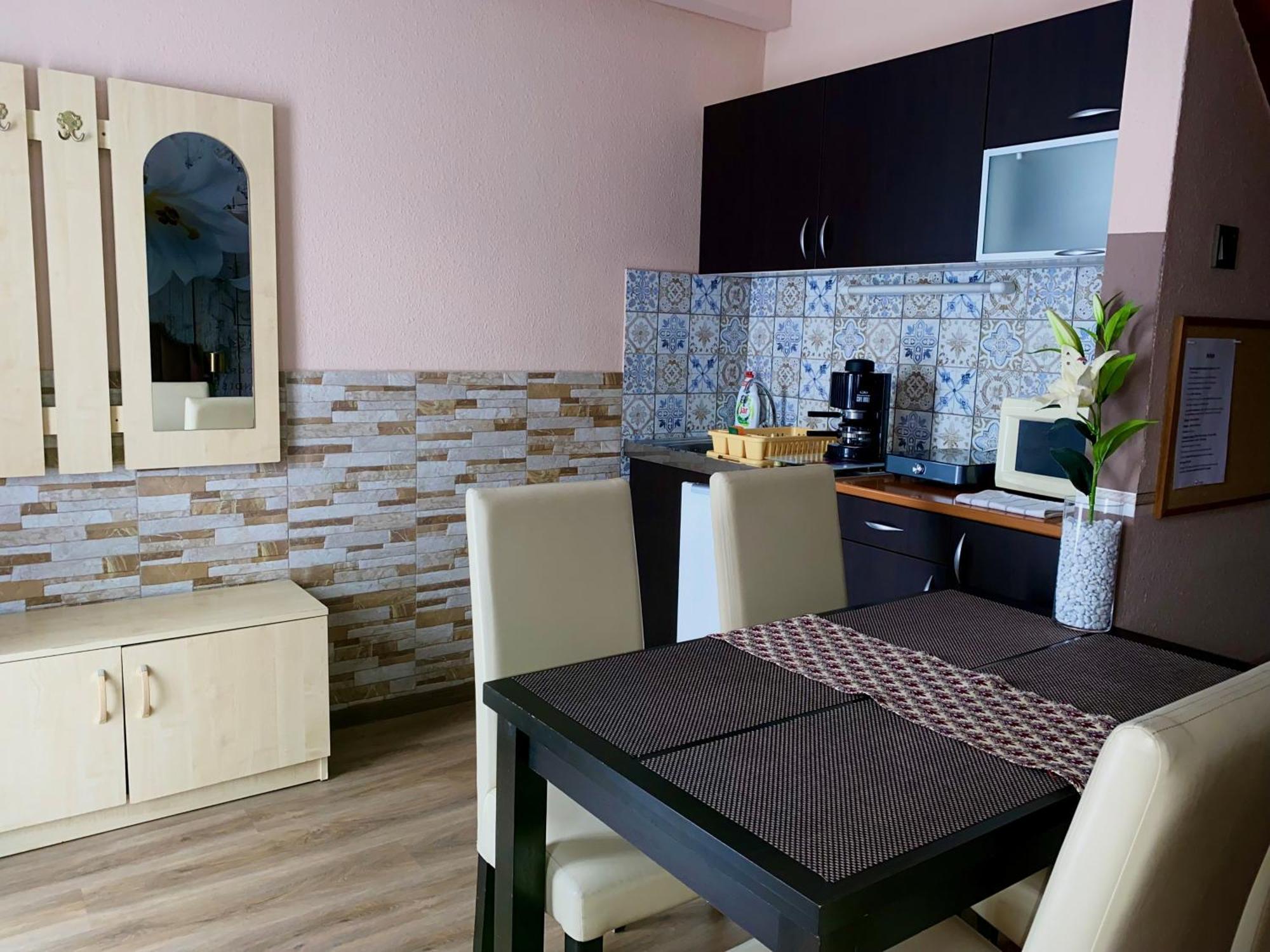 Kek Laguna Wellness Apartmanok エゲルサローク エクステリア 写真